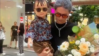 艺术世家培养出来2岁宝宝的审美到底有多强！！！ #人类幼崽 #炸裂 #亲子日常 #露兮粑粑 #看一遍笑一遍