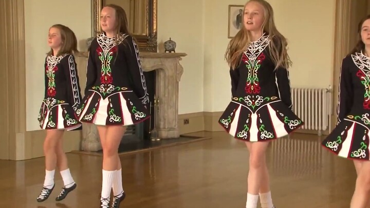[Four little girls' cheerful Irish tap dance] Siamsa - Lord of the Dance