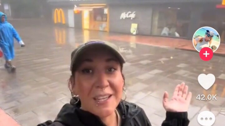 ฝรั่งใน TikTok ไปเที่ยวจีน เดินป่าจนถึงยอดเขา พอเห็นมีแมคโดนัลด์ก็อุทานว่าบ้าไปแล้ว!