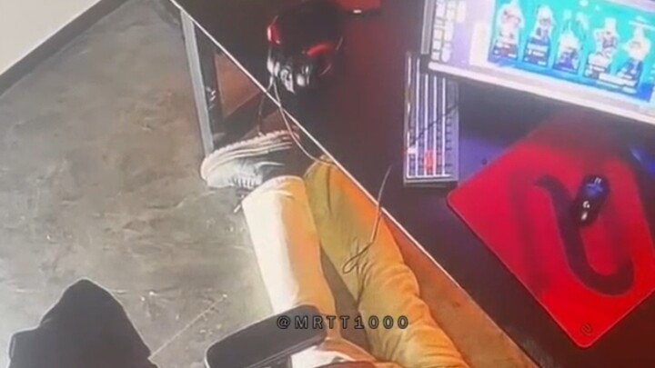 Seorang pria bermain game selama 20 jam berturut-turut, tiba-tiba meninggal mendadak