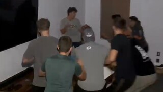 【爆笑】一条毯子引发的血案！答应我，兄弟们一定要点开看看~