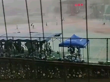 A loser who ignores the weather during physical exams