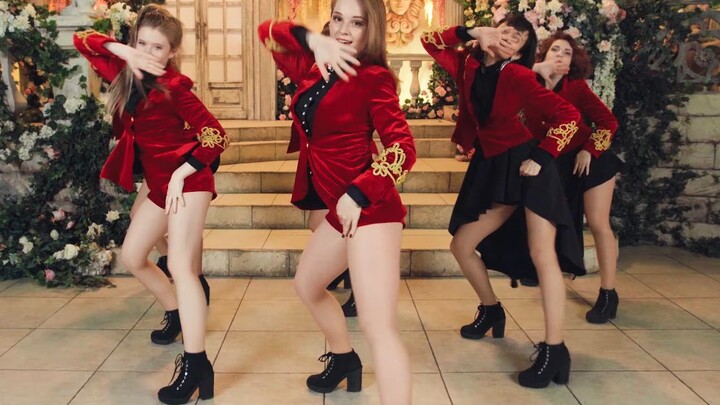 The sister in red is too sexy! Russian girl dances to FAVORITE's "LOCA" in an amazing way [MAD Dance