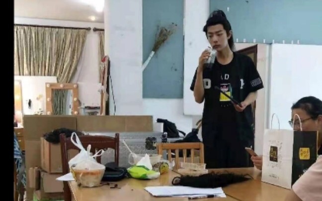 Apakah ini sesuatu yang bisa saya dengarkan? Tentu saja, berita palsu menjadi kenyataan, dan akhirny