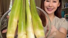 Rebung air … kayak daun bawang besar ya …. Ditempat kalian namanya apa , biasa diolah nya gimana …