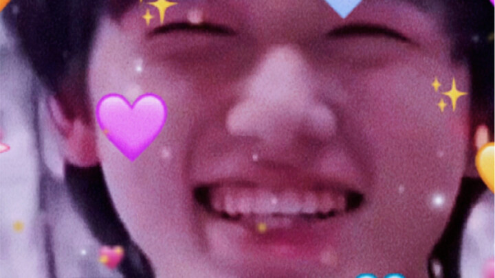 ซ่งหย่าหย่าที่ยิ้มทีก็ตาเป็นประกาย ที่แท้ก็ได้รับการถ่ายทอดมาจากคุณแม่นี่เอง