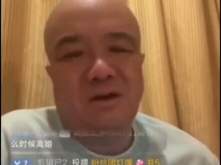 Anh Đao, anh lớn tuổi thế rồi sao vẫn chẳng giống người lớn chút nào vậy?