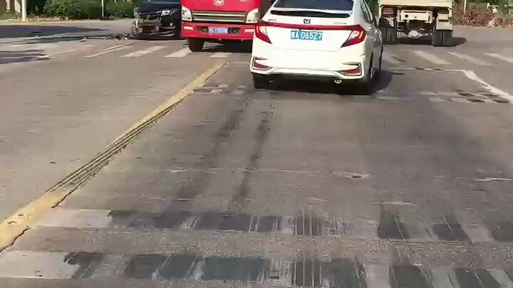 Melihat sampai akhir bikin aku ketawa ngakak
