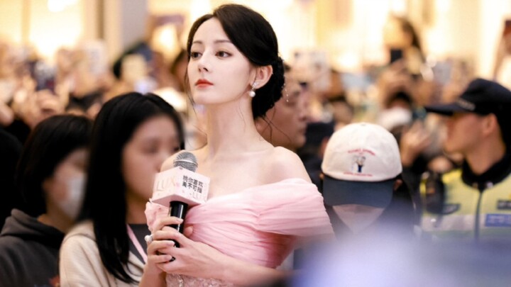 "Limiting the flow of people and controlling the number of people, the mall now stipulates that only