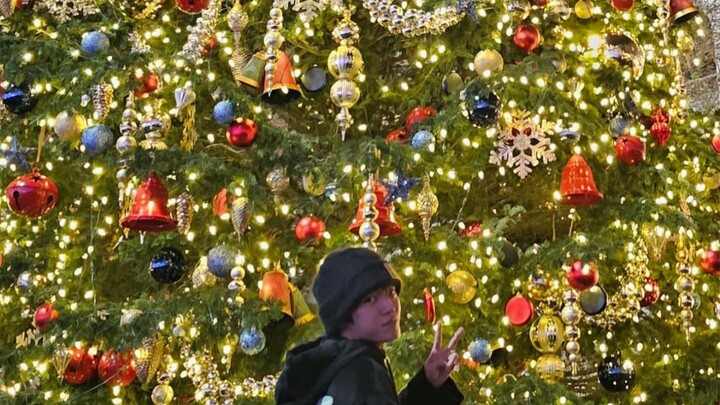 231213 Taeyong updates on TikTok: EXO – First Snow Challenge! Santa Taeyong is here!
