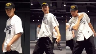 Direct shot of Wu Sehun’s “Cream Soda” practice room!