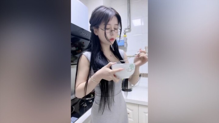 "Nếu anh có một người vợ như thế này, ngay cả quả kỷ tử cũng không thể chữa khỏi bệnh cho cô ấy!"