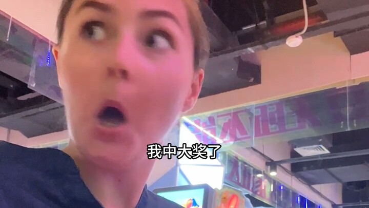 How does an American girl spend a day in China after becoming pregnant?