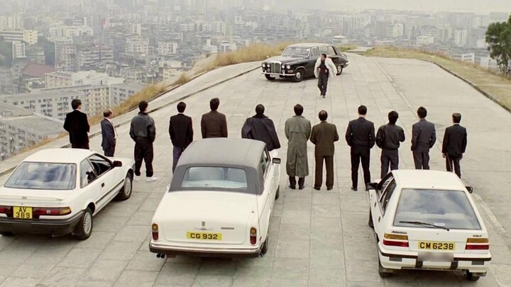 The gangster boss made an appointment to fight on the top of the mountain, but he drove a top luxury