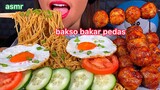 MAKAN INDOMIE BAKSO BAKAR PEDAS *EATING SPICY GRILLED MEATBALL NOODLES ASMR Sounds