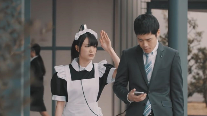 Japanese sand sculpture advertisement: When your mobile phone pendant is a Japanese maid...