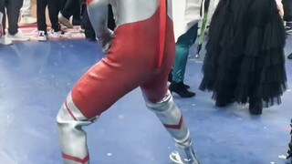 I got excited and saw Mr. Zuo Fei dancing Kun dance at the comic exhibition.