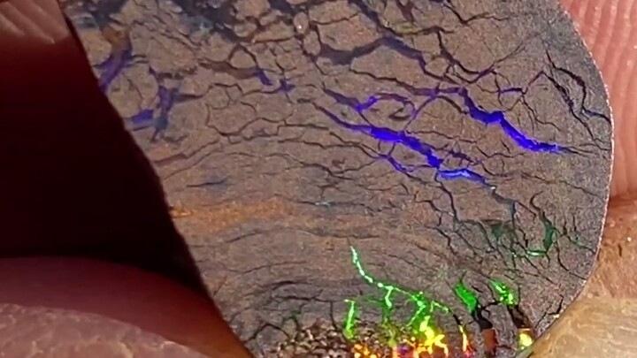 Iridescent brilliance—now I finally understand why this thing is so expensive: a gravel opal.