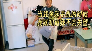 Quá ngầu nhỉ, tôi có một người bố "chẳng bao giờ về nhà tay không".