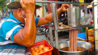 Fish Cake Banh Mi ขายโดยสามีและภรรยา - Vietnamese Street Food