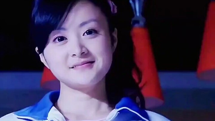 Cô gái vượt đèn đỏ trên đường sắt, không nghe lời khuyên bảo mà đánh người, hậu quả thật thương tâm