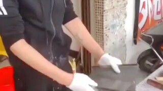 他甚至还要破财消灾