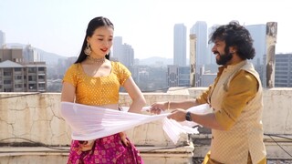 Dua guru Tiongkok dan India menampilkan tarian India yang ceria dan penuh semangat "Sweetheart" - Gu
