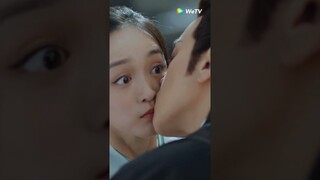He confessed to her. #BloomingDays #岁岁青莲 #PeterHo #HeHongshan #shorts