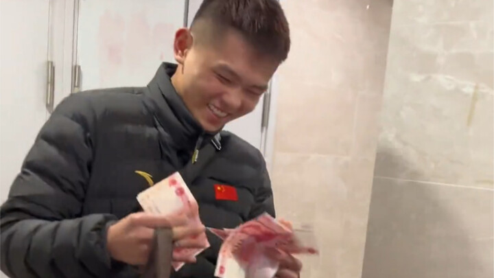 Every year, the younger sister generously gives her New Year’s red envelope money to her older broth