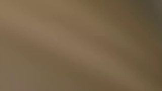 白色轿车突然爆掉，剁椒鱼头车主被吓到