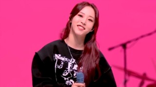 วิดีโอการแสดงสดของวงดนตรี "LUNATIC" โดยมุนซองอี จาก MAMAMOO ถูกเปิดเผยสู่สาธารณะแล้ว!