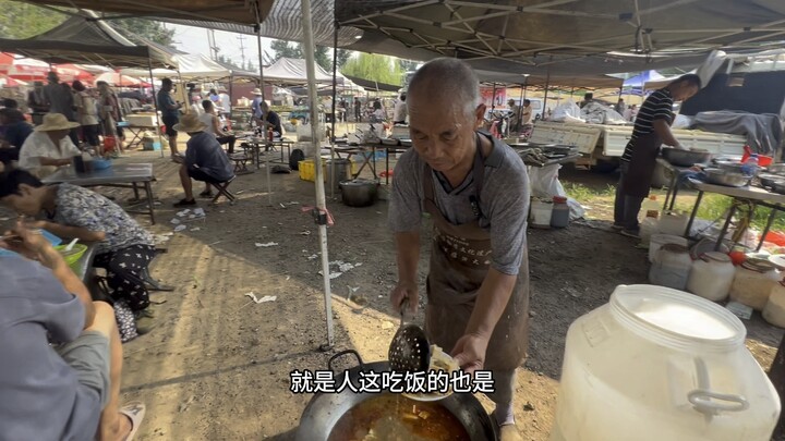 ตลาดนัดซานตง: 4 จานกับ 1 ซุปแค่ 17 หยวน สองอย่างเป็นเนื้อ สองอย่างเป็นผัก แถมมีซุปไข่ด้วย ที่บ้านคุณ