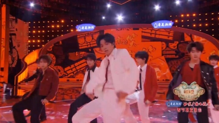 [Liu Yaowen] No one can resist being blown away by these 15 seconds!! The lead dancer is just too co