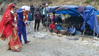 bride and groom dancing in naumati baja |