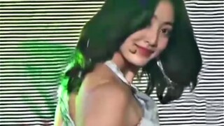 เมื่อทไวซ์เริ่มเขิน