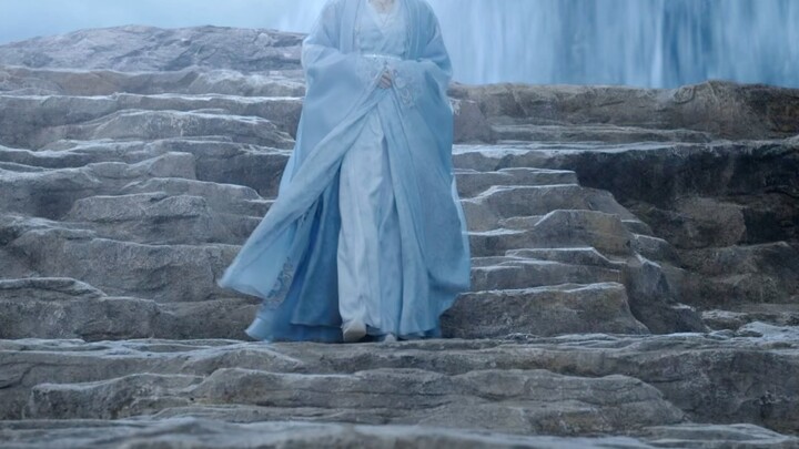 She doesn’t seem like a villainous female supporting character; she’s more like a goddess.