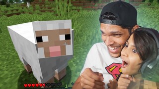 SISTER PLAYS MINECRAFT (Very Cute)