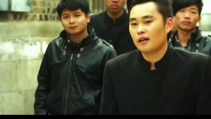 “อาจารย์เหลียว ภาคสองเขาอยากให้ท่านขึ้นไปร้องเพลง ‘พิชิตใจ’ บนเก้าอี้!”