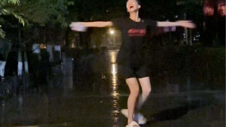 What is it like to get caught in the rain at the Central Academy of Drama?