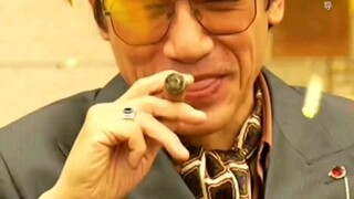 开心成这样一点都不像演的！他这段表演里看到的不只是开心，情感确实复杂～影帝不是盖的，可能孤注一掷看多了。感觉哪里都是诈骗犯梁朝伟 刘德华 《金手指》