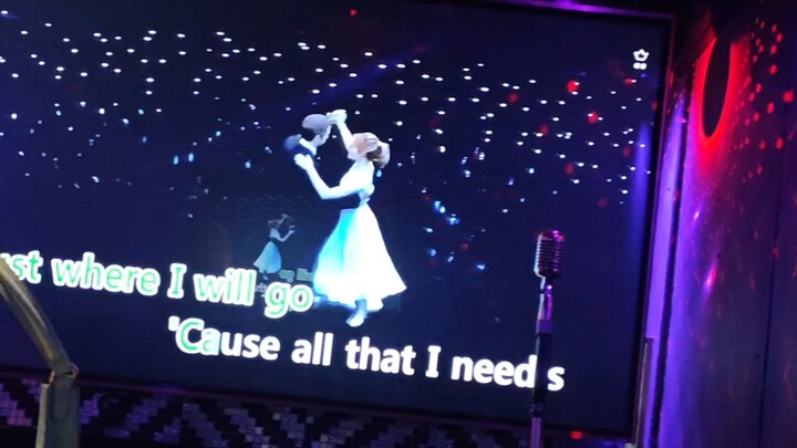 Khi bạn lém lỉnh hát “La La Land” trong quán karaoke với giọng ca thiên tiên chói lọi