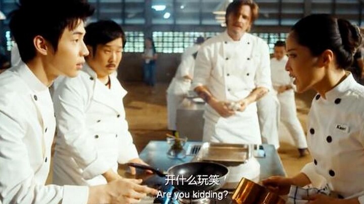 小伙味蕾不一般，猪队友往牛排上放酱汁，幸亏拦住了