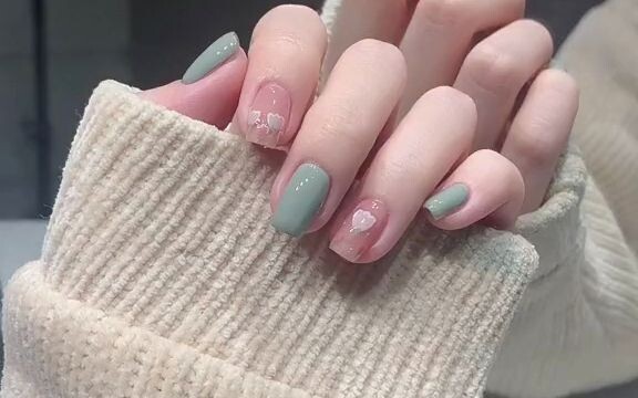 Super Soft-Toned Tulip Nail Art