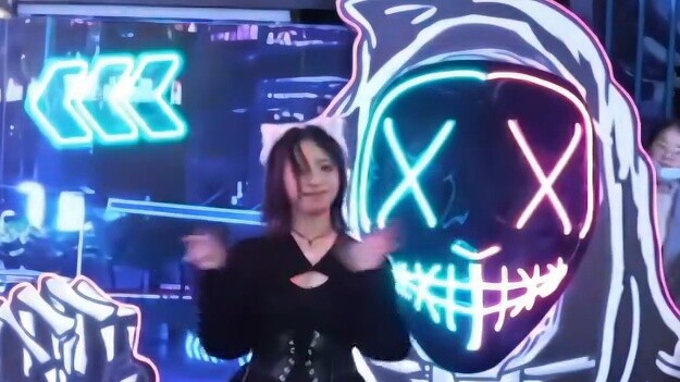 Một đoạn ngắt đoạn chắp vá của một điệu nhảy tại gia ngẫu nhiên vào dịp Halloween năm ngoái