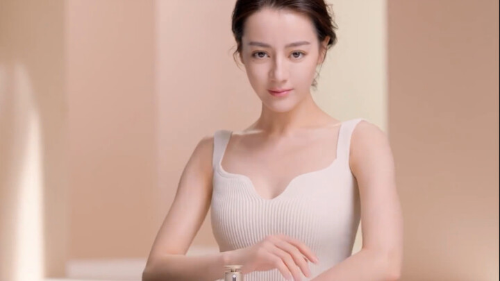 [Dilraba Dilmurat] Such a classy face! Teach you how to use Clarins eye cream