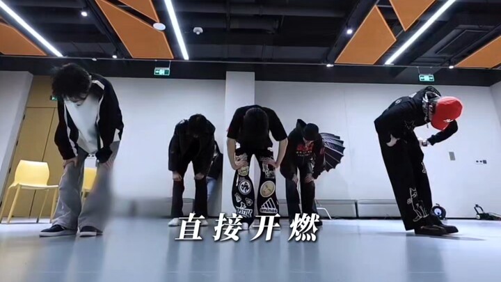 Kenapa yang debut malah kalian?