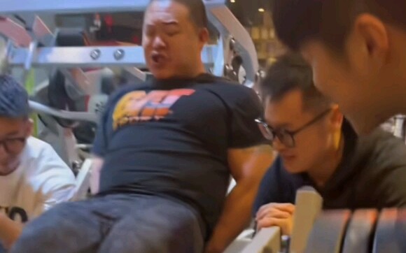 Working out alone, with five foreign reinforcements