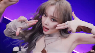 【Kim Min Jung】adalah si rambut panjang yang lama tak terlihat dengan gaya rambut berantakan! Potonga