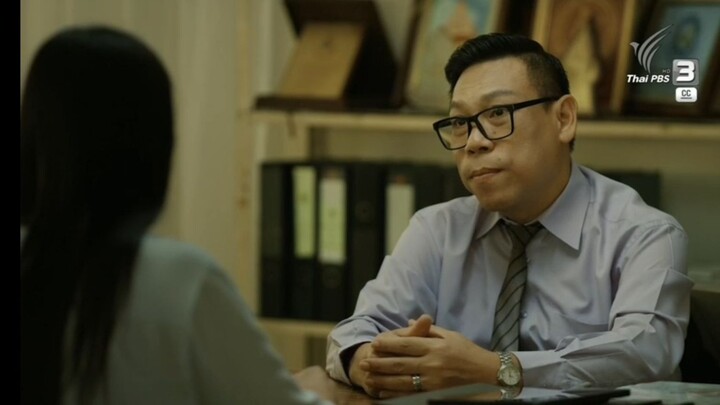 เอกสารรถตู้รถแท็บเล็ตรดน้ำต้นไม้คารมมือขึ้นเอกสารกระดาษสี Thai PBS