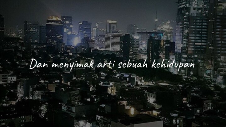 sendiri di atas gedung